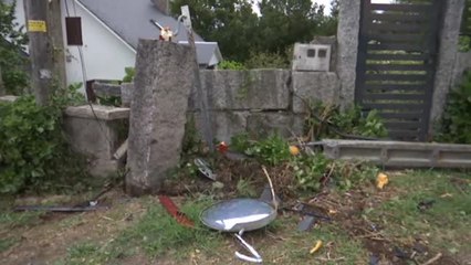 Un fallecido y un herido al chocar un coche contra el muro de una casa en Marín