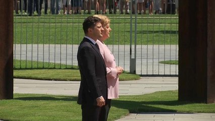 Merkel le quita importancia a su temblor