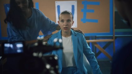 Millie Bobby Brown se pinta de azul en favor de los niños
