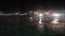 SAKARYA Geyve'de yoğun sağanak yağışta araçlar mahsur kaldı
