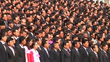 Macro desfile en Pyongyang para celebrar la reelección de Kim Jong Un