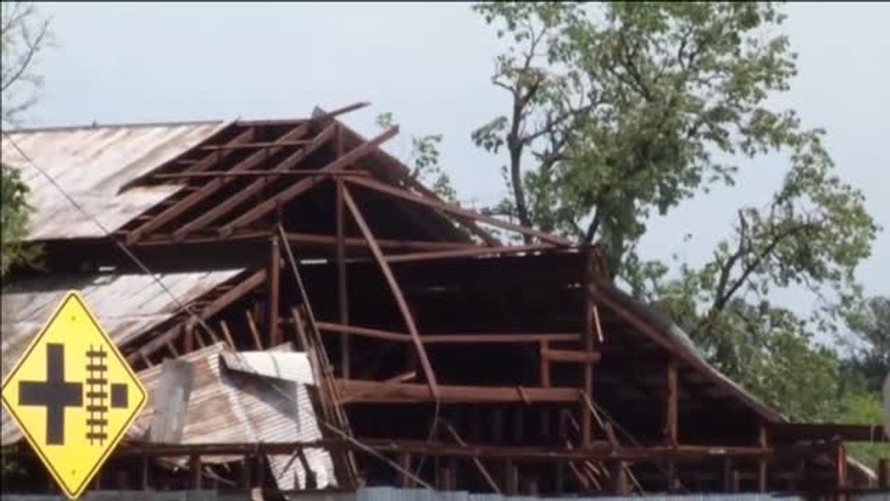 Un tornado en Texas deja una docena de heridos y multitud de daños