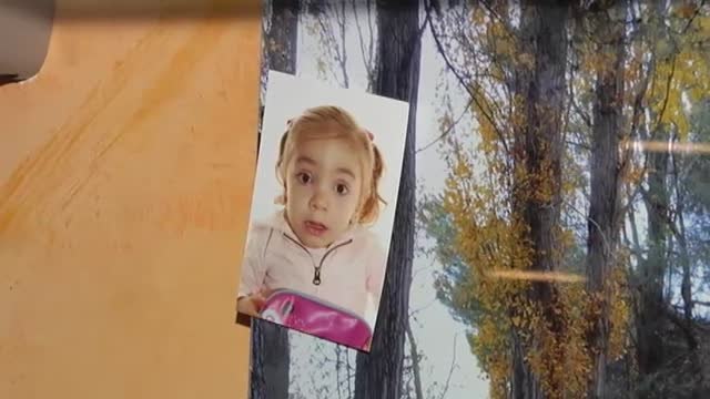 La lucha de unos padres para que su hija con el síndrome de Sly pueda recibir tratamiento