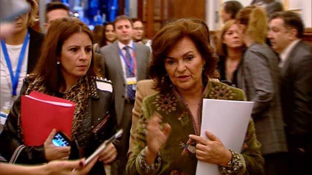 Los diputados acceden al hemiciclo