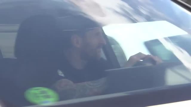 Las pruebas médicas descartan lesión grave de Messi que podrá ser titular ante el Huesca