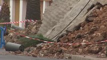 Espectaculares imágenes del derrumbe de un muro de contención en Las Palmas