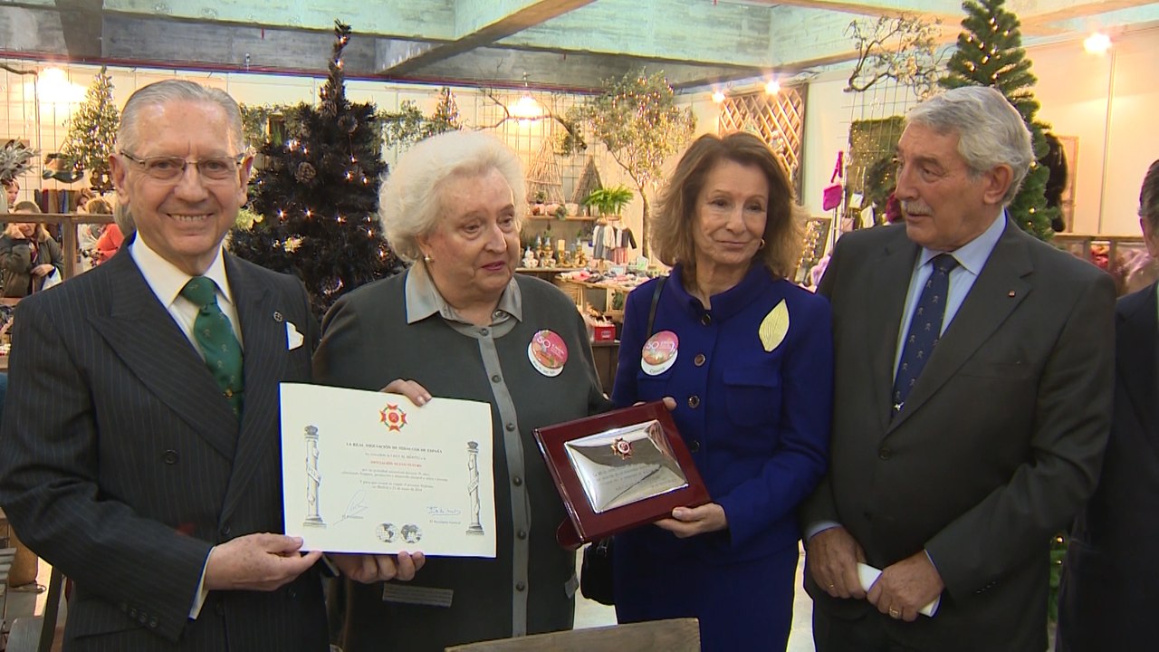 La Real Asociación de Hidalgos entrega a Nuevo Futuro la Cruz al Mérito