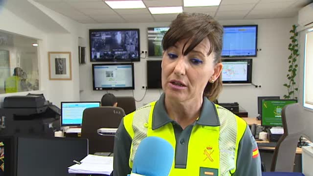 Un joven rumano de 21 años embiste a dos coches patrulla tras robar un coche y circular varios kilómetros con una pareja secuestrada