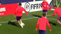 Diego Costa entrena en el gimnasio separado de sus compañeros