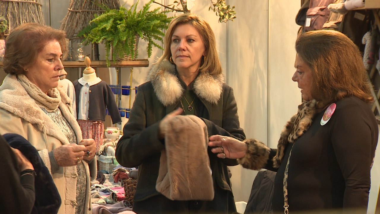 María Dolores de Cospedal en el rastrillo Nuevo Futuro