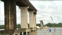 El choque de una embarcación derriba parte de un puente en Brasil