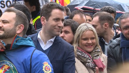 Las derechas pugnan ahora por colgarse la medalla de la lucha por la equiparación salarial de los cuerpos de seguridad