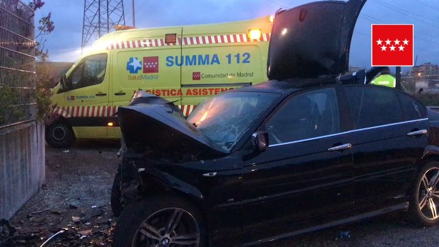 Cinco heridos al empotrarse un turismo contra un muro