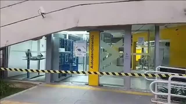 Al menos 10 asaltantes han muerto en un tiroteo con la policía