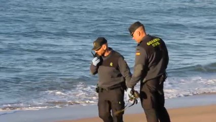 Descargar video: El mar sigue dejando cadáveres sobre los arenales de Cádiz