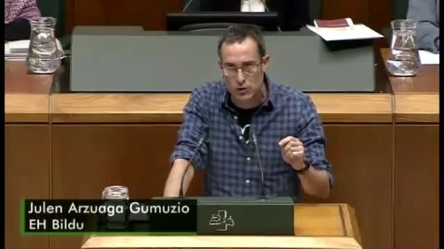 Un diputado de EH Bildu llama nazis y asquerosos a los representantes de la Policía y Guardia Civil presentes en el hemiciclo