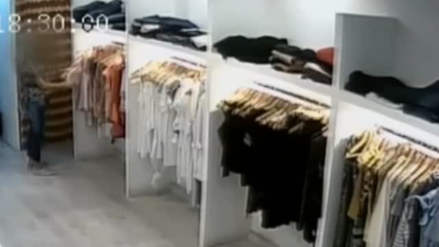 Los investigadores de la Policía nos explican como dieron caza a una red criminal que obligaba a mujeres a robar ropa