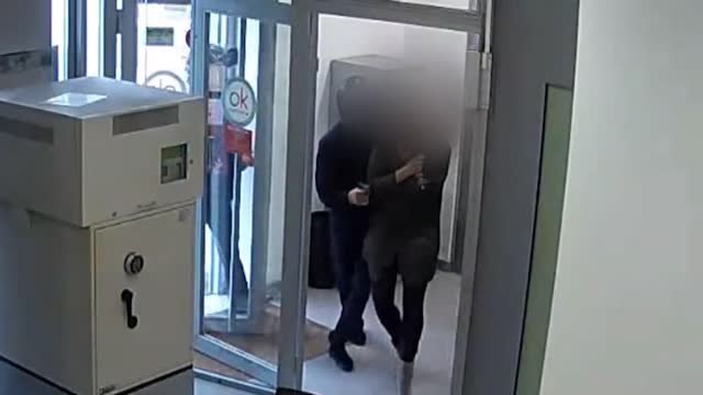 Casado cree que Sánchez va a hacer bueno a Zapatero porque los nacionalistas con los que pactaba el ex presidente no habrían pasado el rubicón de la independencia