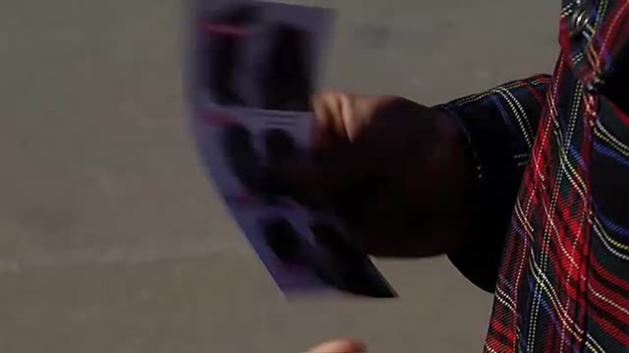 El PSC presenta el "autobús del amor"