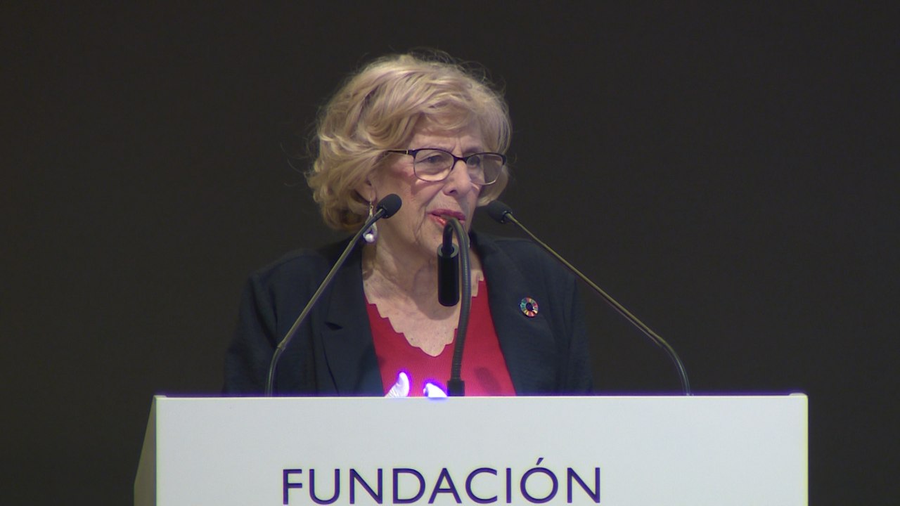Carmena destaca el feminismo como "revolución pacífica"