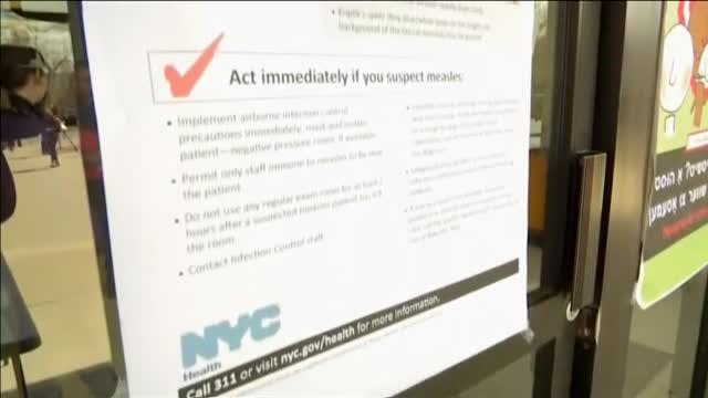 Un condado de Nueva York prohíbe a los niños sin vacuna del sarampión el acceso a lugares públicos