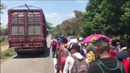 Download Video: Una nueva caravana de migrantes, con mayoría de cubanos, se dirige a EE.UU.