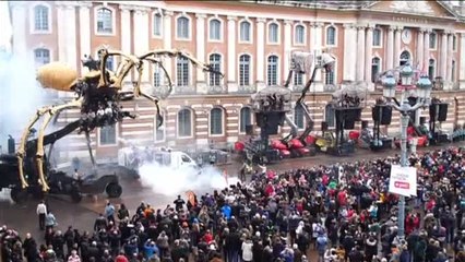 Una araña mecánica gigante y un minotauro robótico invaden las calles de Toulouse