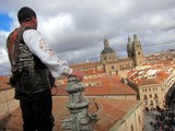 'El Mariquelo' mira desde lo alto de Salamanca a su universidad, ocho veces centenaria