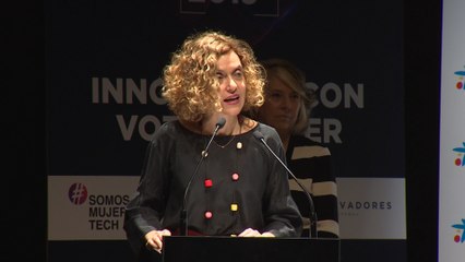 Batet lamenta que las mujeres no son "libres" de elegir su destino