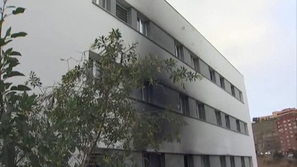 Rescatan a varios atrapados por un incendio en Las Palmas