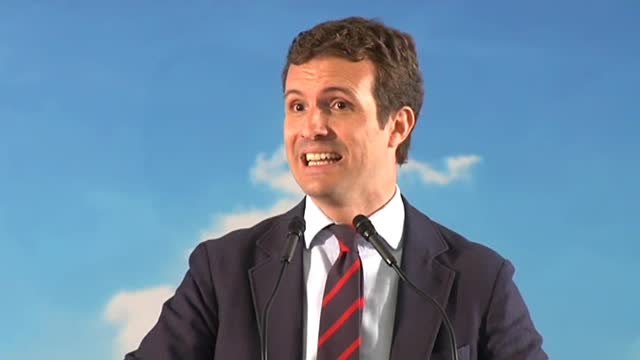 Casado dice que Torra ha retirado los lazos amarillos para evitar problemas judiciales