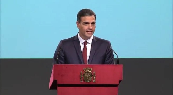 Pedro Sánchez lee el artículo 2 de la Constitución