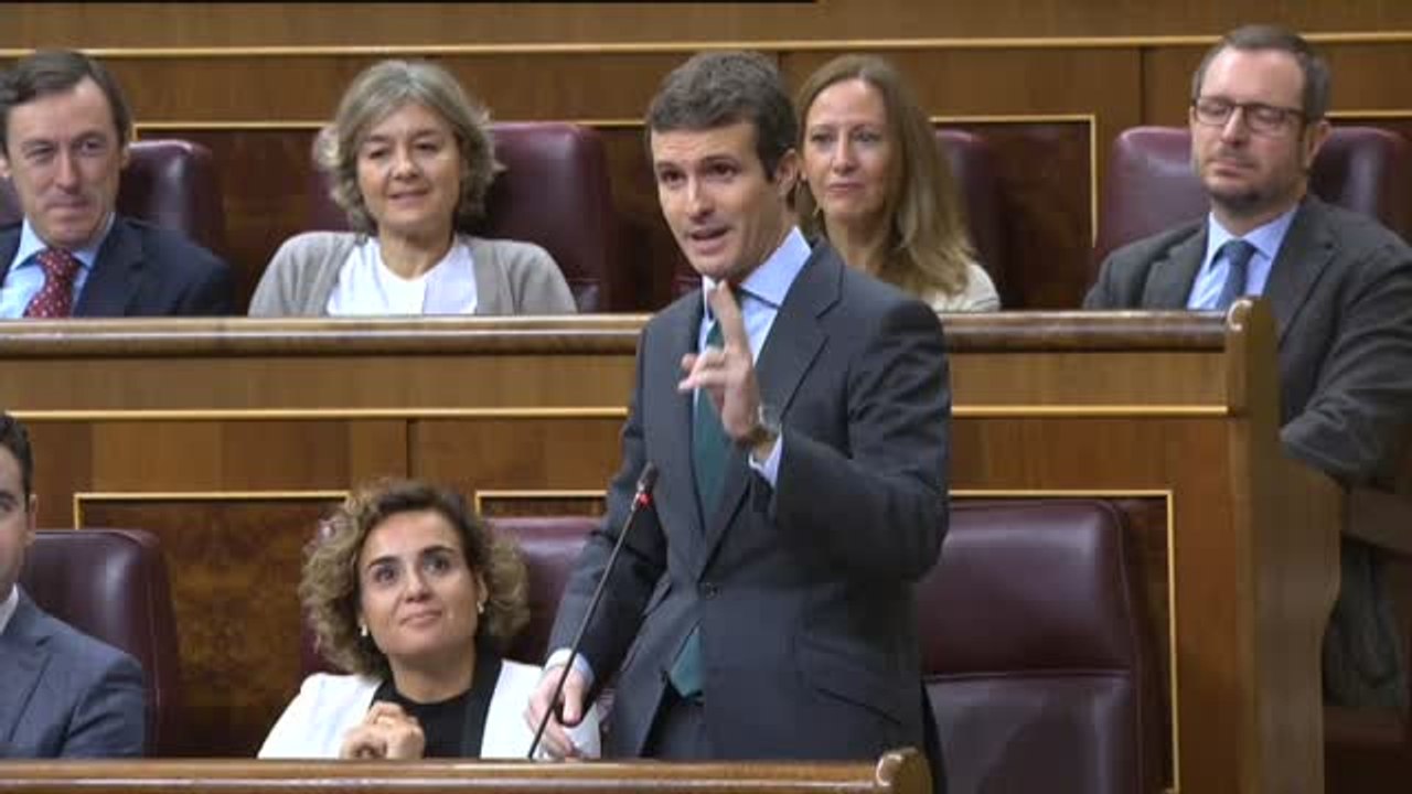 Casado pregunta a Sánchez por los independentistas y éste le responde con el "pasado turbio" del PP con Cospedal