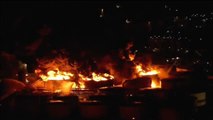 El incendio en una refinería en Houston sigue descontrolado