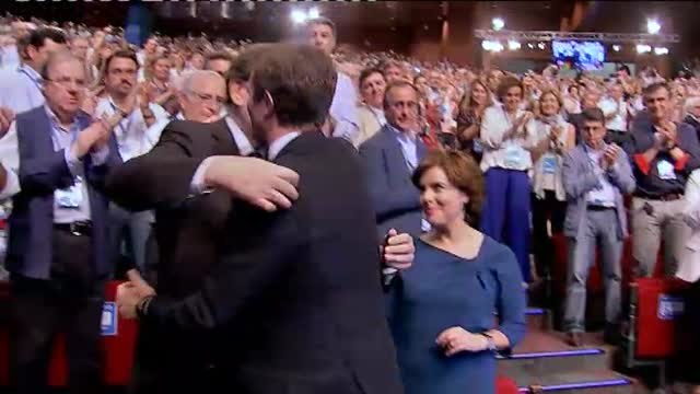 Sánchez y Casado blindan las listas electorales con sus afines