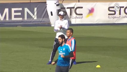 Zidane dirige el segundo entrenamiento al frente del Real Madrid