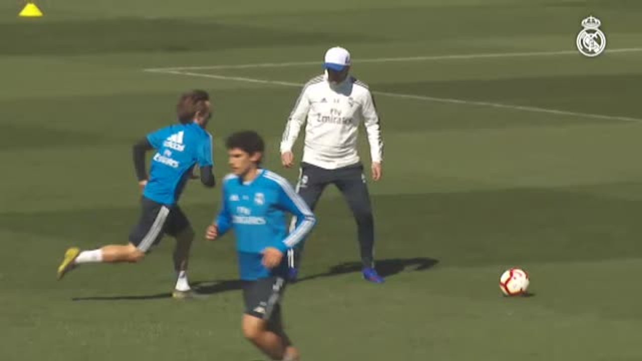 El Real Madrid realiza el primer entrenamiento dirigido por Zinedine Zidane