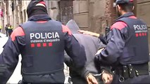 Macrorredada en Barcelona contra los narcopisos