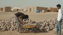 Botellas de arena y plástico para cambiar la vida de los refugiados