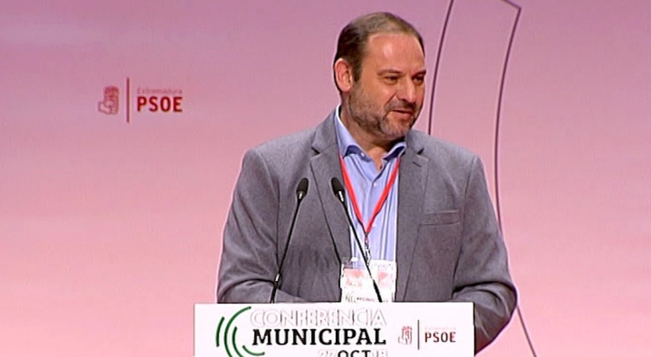 Ábalos acusa a la derecha y a los independentistas de "retroalimentarse"