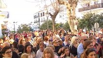 Concentración en Estepona en repulsa por la muerte de una mujer, presuntamente a manos de su marido