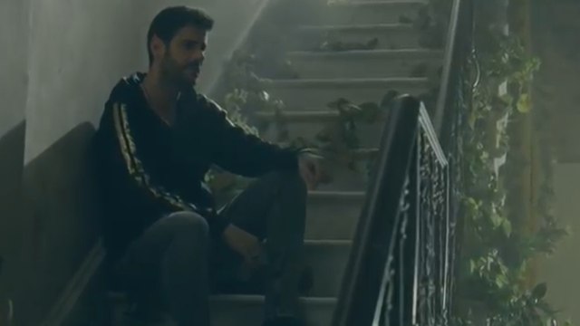 Melendi estrena el colorista videoclip de 'Lo que nos merecemos'