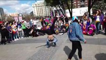 Lucha de mujeres anticolonial en la Plaza de Colón en Madrid