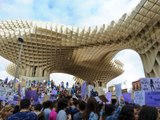 Concentracion feminista en las setas de la Encarnacion, Sevilla