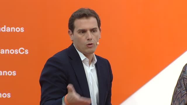 Rivera anuncia que eliminará la cuota de autónomos para los padres y madres los dos años posteriores al nacimiento de cada hijo