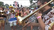 Pelea multitudinaria en el carnaval de Brasil