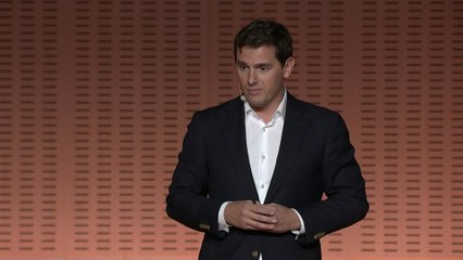 Rivera quiere defender "la dignidad" de España