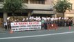 Trabajadores de La Naval, ante la sede del PSE en Bilbao