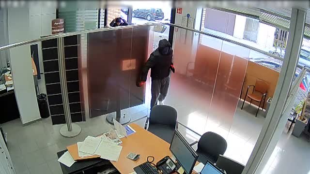 Violento atraco en un banco de Tarragona