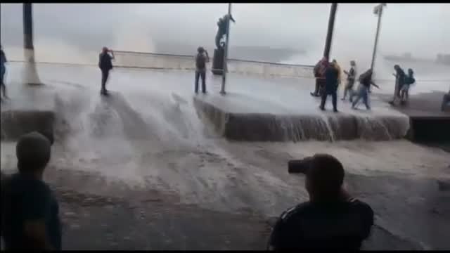 El huracán Willa se convierte en tormenta tropical tras tocar tierra y ahora toca evaluar daños
